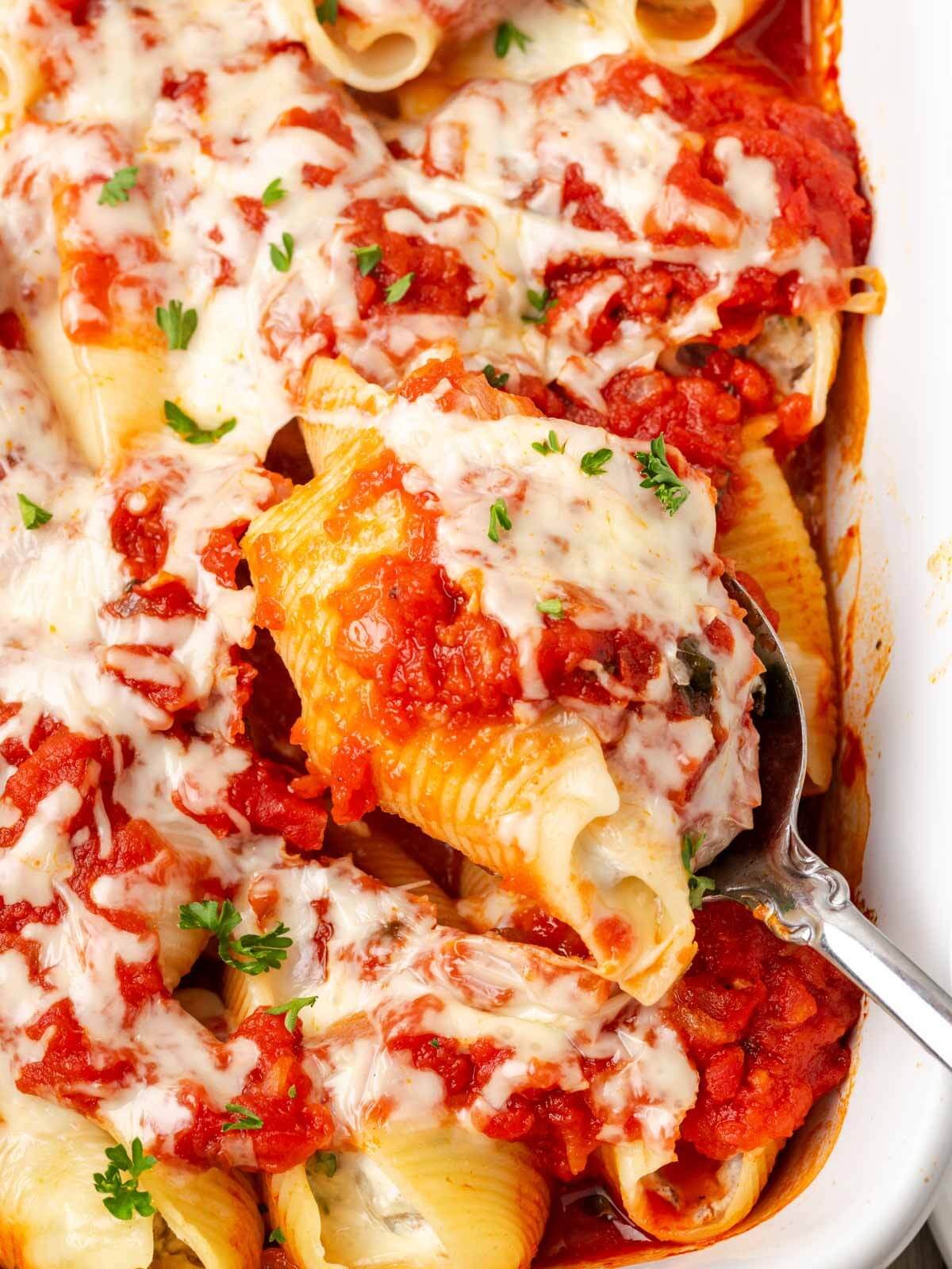 Stuffed Shells with Meat with a Clear Method