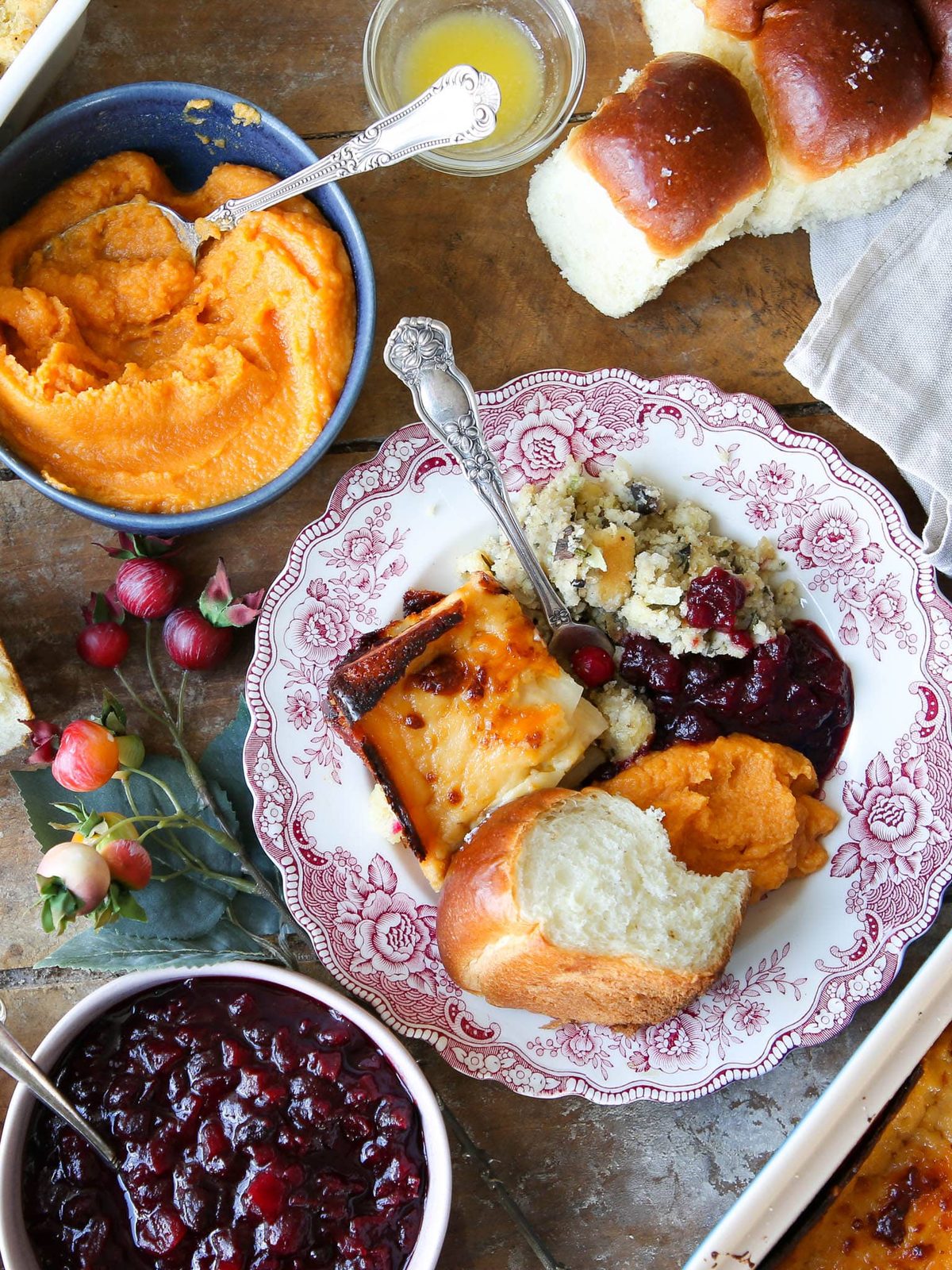 Traditional Thanksgiving Dinner Menu with with a Clear Method