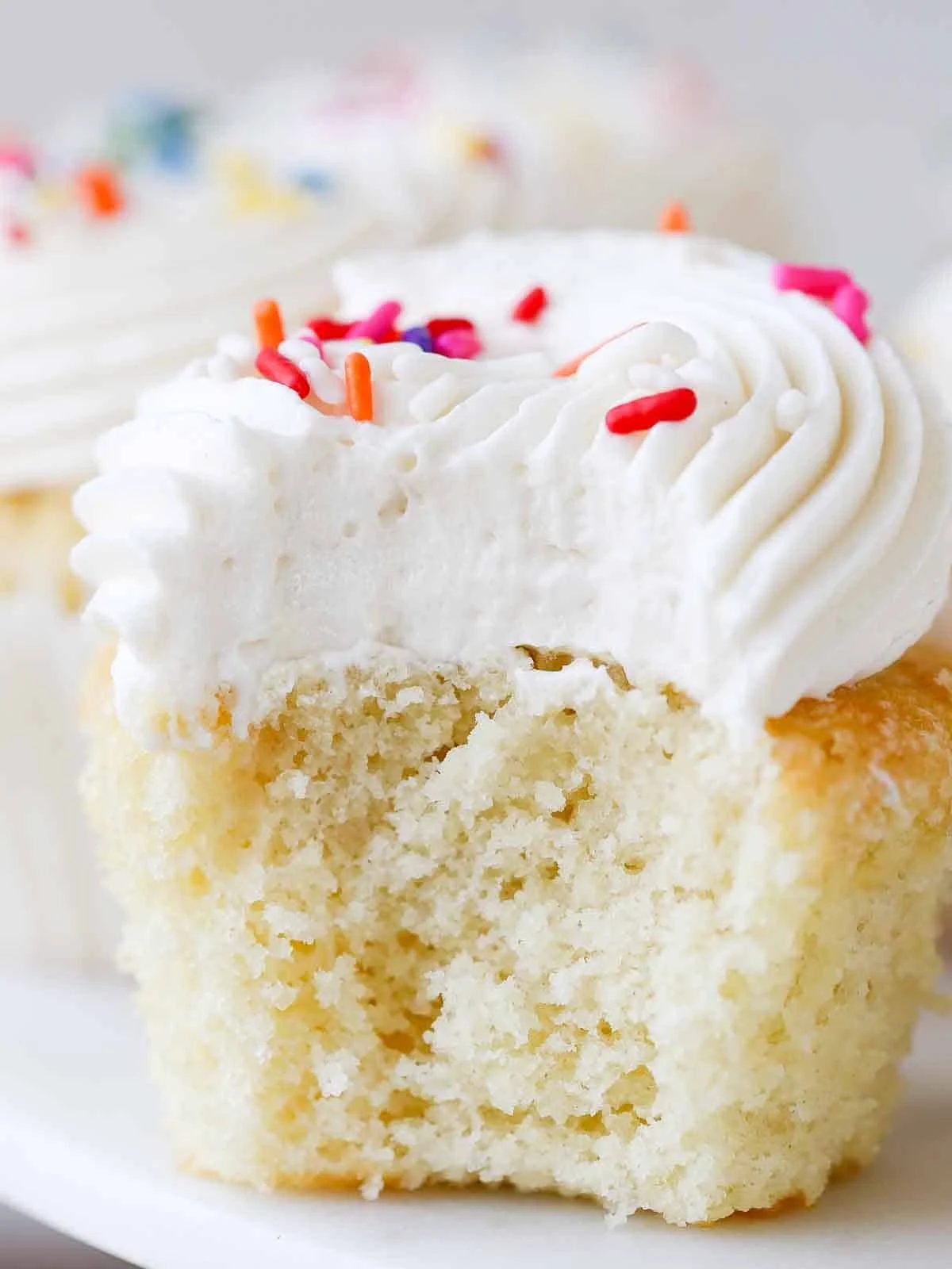 Vanilla Cupcakes with a Tall Crown