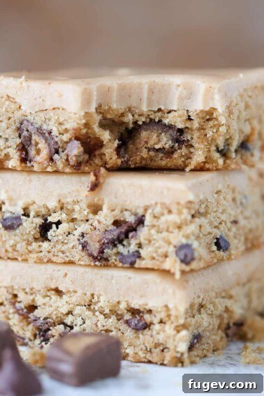 Peanut Butter Cup Blondies bitten.